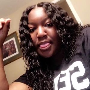 Meet your Posher, Mia